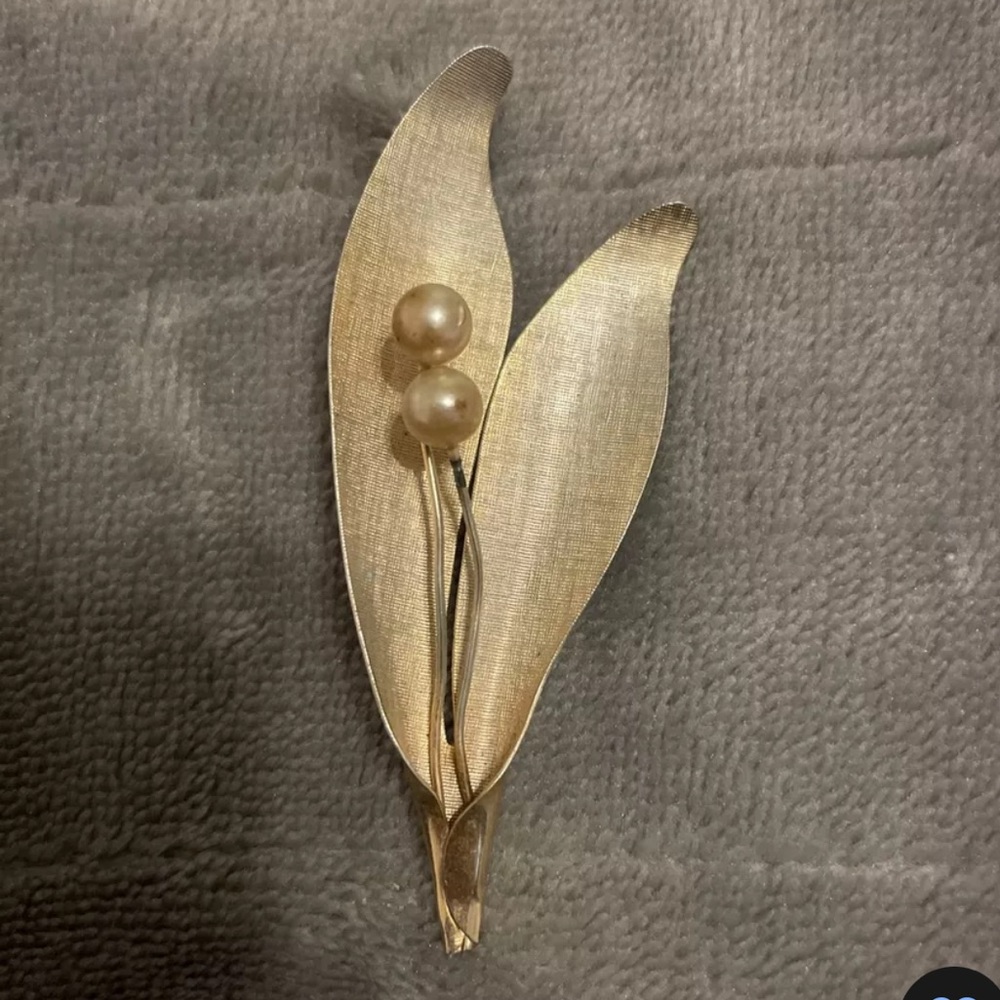 Vtg Leaf Gold-Tone Faux Pearl Brooch/Pin, Pretty